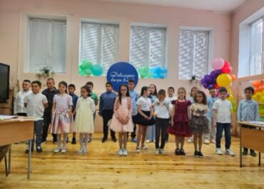 Учениците от II б клас казаха заедно "Довиждане, втори клас !"