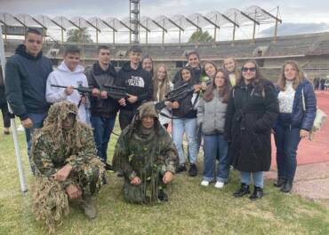 Десетокласници посетиха демонстрация на Въоръжените сили