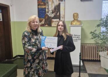 Доника Чамова от XI б клас на национален кръг на състезанието по творческо писане на есе