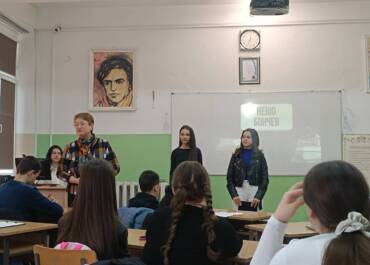 „Изборът да обичаш словото“ - вдъхновяващ открит урок на VIIIб клас