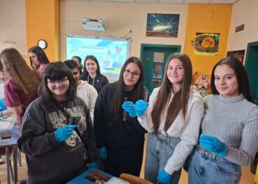 Изследване състава на води от различни източници