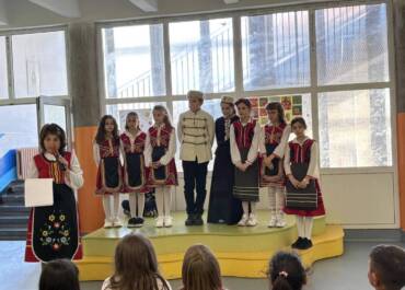 „Април – бунтовен и велик“