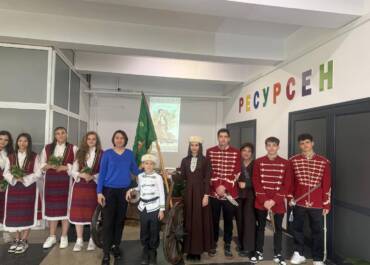 Дигитална изложба и жива картина"Лицата на бунтовният април"